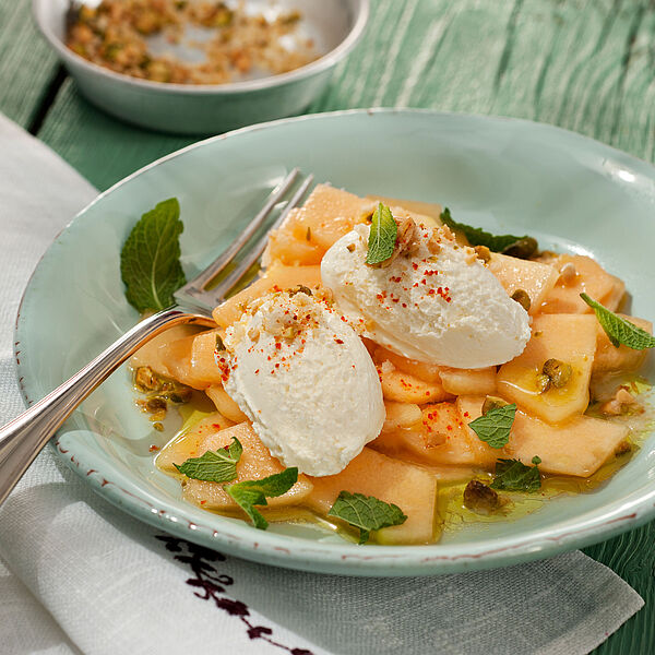 Erfrischender Melonensalat mit Chavroux Frischkäse