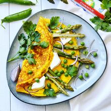omelette aux asperges et chèvre chaud