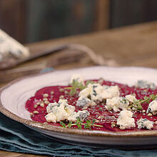 Rote Bete-Carpaccio mit Blauschimmelkäse 