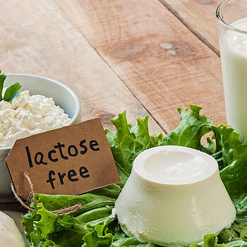 Nicht jeder Käse enthält Laktose. Dabei kommt es auf die Länge der Reifung an.