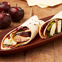 Fruchtiger Wrap mit Pflaumen, Radicchio und Saint Albray